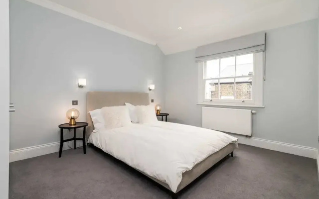 Lavish and Luxurious Chelsea Home