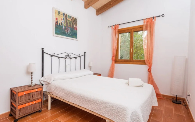 Can Canals in Art With 5 Bedrooms and 4 Bathrooms