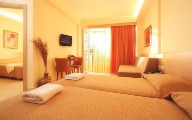 Lavris Hotel & Bungalows