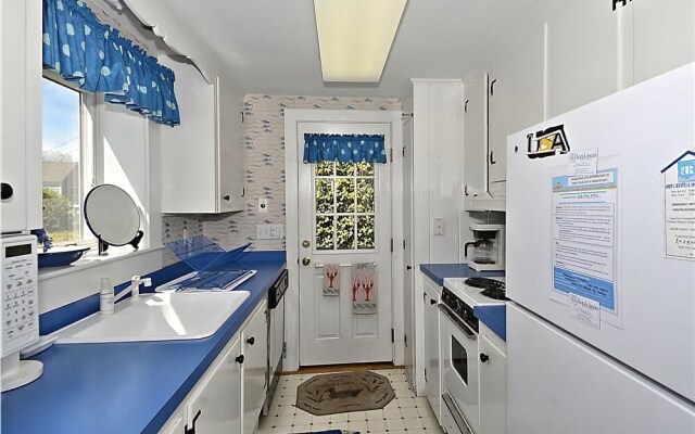 221 Shore Road - Nine Bedroom House