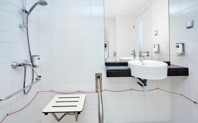 Holiday Inn Express Lisbon - Alfragide by IHG
