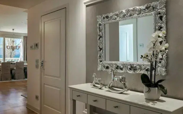 Luxury Lakefront Onassis 1 by Apt24