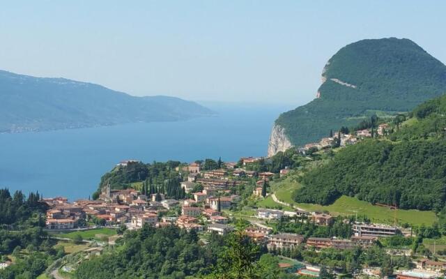Casa Del Borgo Maria Luisa By Gardadomusmea