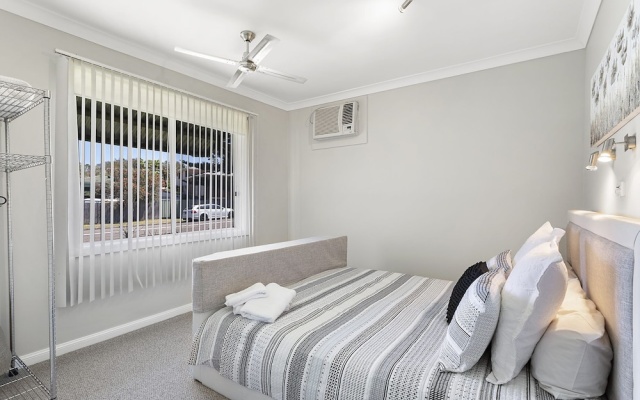 Morna Point Road 86A, Nell's Cottage – Guest Rooms – Anna Bay