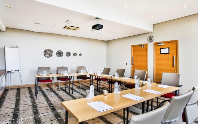 Holiday Inn Express Sandton Woodmead, an IHG Hotel