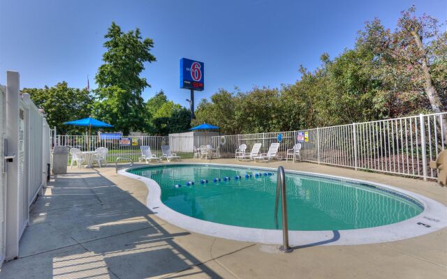 Motel 6 Portland, OR - Tigard West