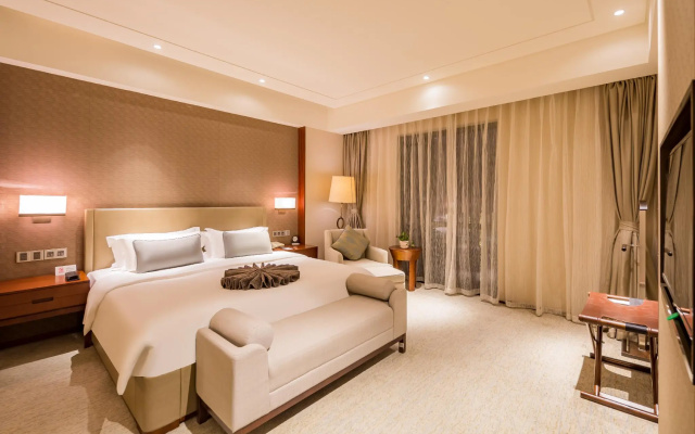 Swan Lakeview Hotel