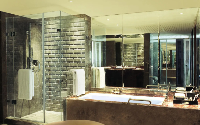 Taj Lands End