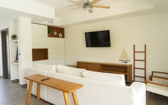 7 Guests 2 Br Private Jacuzzi Shared Pool