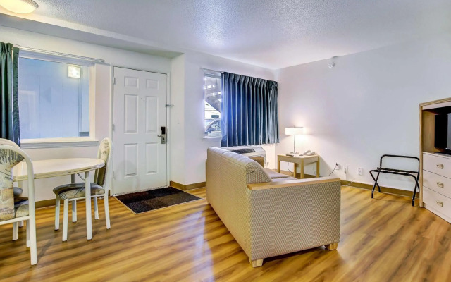 Motel 6 Coos Bay, OR