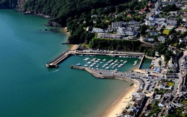 Spacious Apartment in Saundersfoot Near Sea