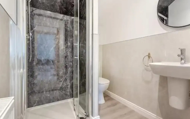 Family - Central - Wifi - Parking - Sleeps 4