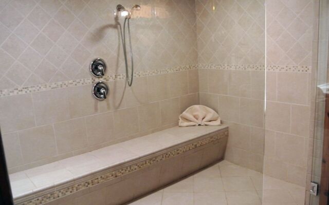Sybaris Pool Suites Indianapolis
