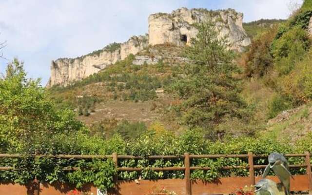 Villa With 4 Bedrooms in Saint-pierre-des-tripiers, With Wonderful Lak