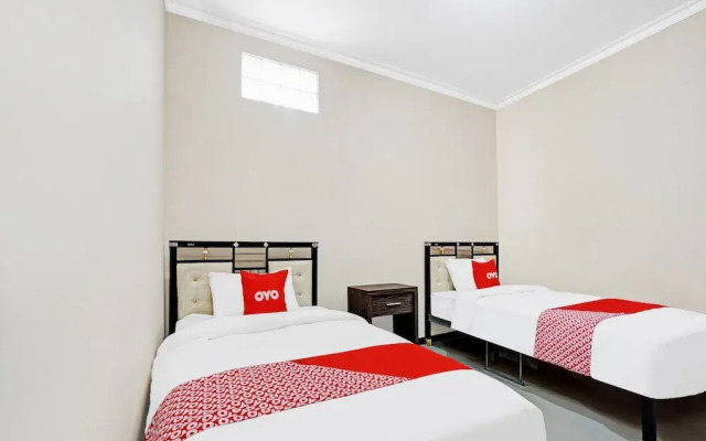 Avisha Guest House Syariah by OYO Rooms