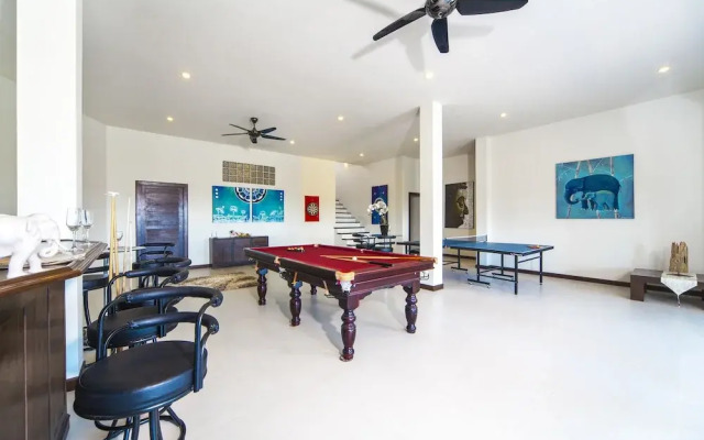 Villa Hin Fa 8 Bed Seaviews in Extensive Modern Grandeur