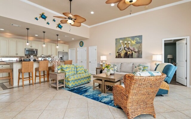 Pair-a-dice 3 Bedroom Home by RedAwning