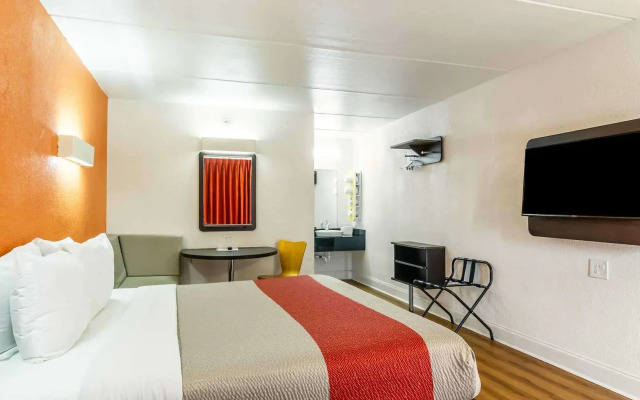 Motel 6 Brunswick, GA