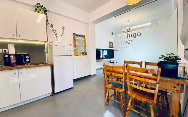 Small Gem Studio Athens, next to metro nomismatokopeio