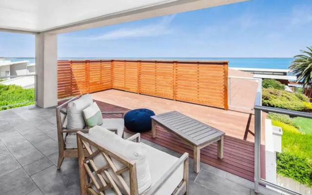 Karibu Beach Retreat- panoramic sea views 4 bdrms
