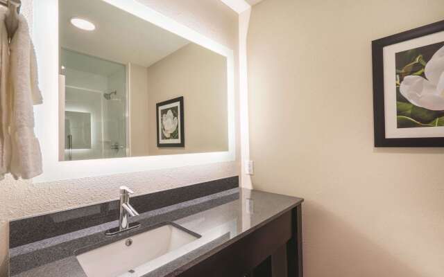 La Quinta Inn & Suites by Wyndham Memphis Downtown