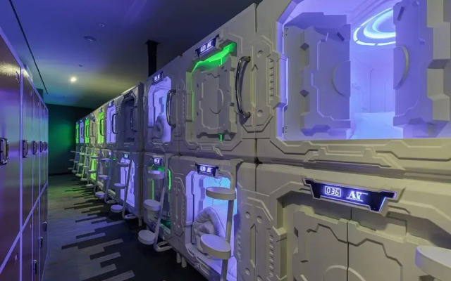Art Seven Hostel Capsules