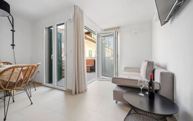 2 Flat Apartment With Terrace And Outdoor Shower