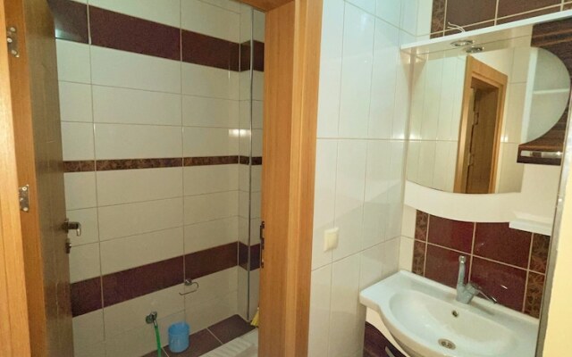 Lustra Garden Suite
