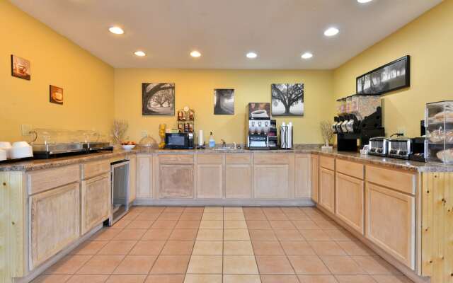 Americas Best Value Inn Wall