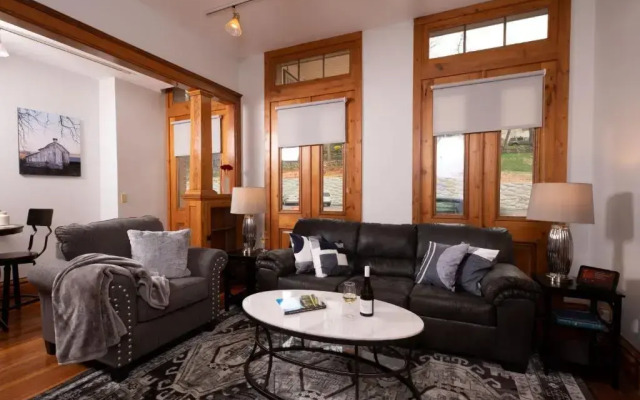 Renaissance Riverboat Suites And Rooms