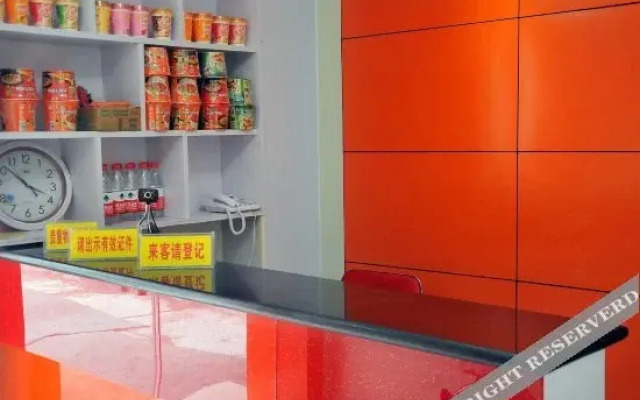 Shuntian Business Hostel (Ji'nan Yingxiongshan Road)
