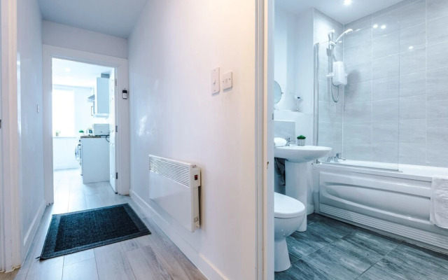 Stunning and Modern 2 Bedroom Apt in Liverpool