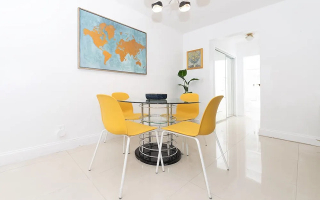 Sofi Beach Apartment