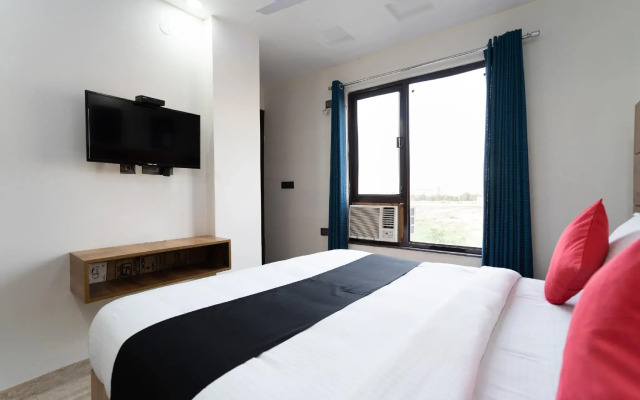 Capital O 75020 Noida Stay 62