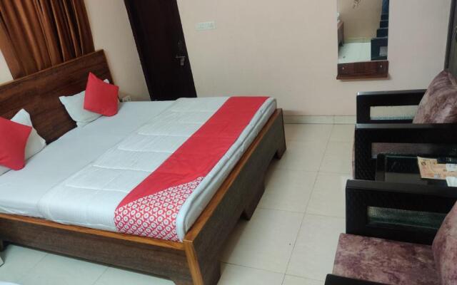 Hotel Aarjee Crescent