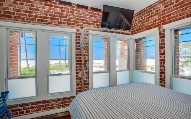 Venice Breeze Suites