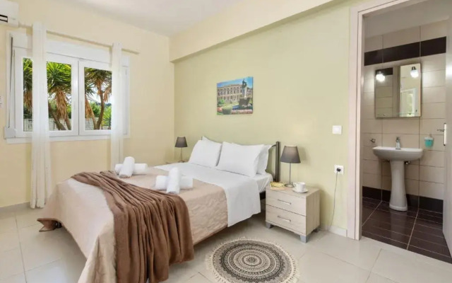 Villa Paradiso: Near beach, superb pool and garden