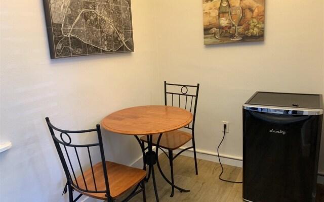Cozy Coconut Grove Studio