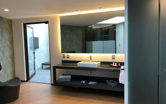 Kaia Suites
