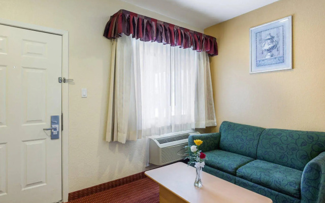 Scottish Inn & Suites