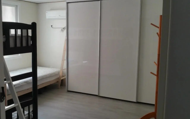 Starjjang Jeju Airport House