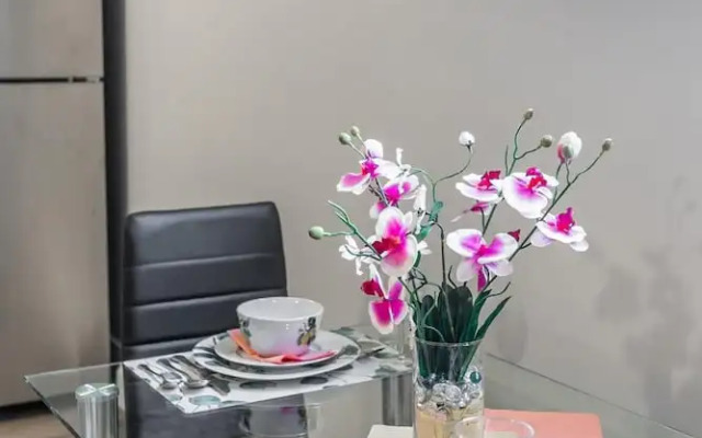 Upscale 2BR With King Bed-prime Location