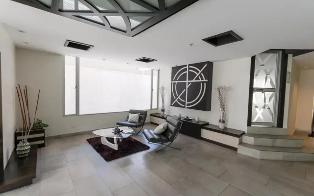Suite de Lujo, Piso Alto, junto Parque Carolina
