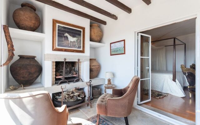 Rosa Estates The Farmhouse & Stables