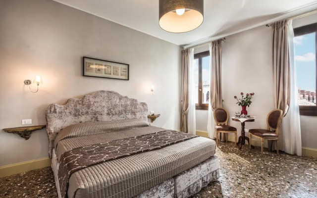 Palazzina Canal - Experience and Enjoy 5 Elegant Bedrooms