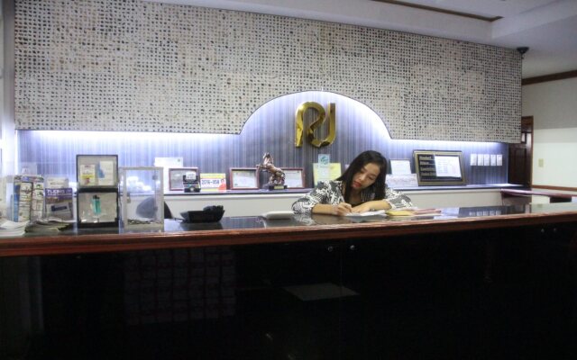 OYO 700 Pj Inn Hotel