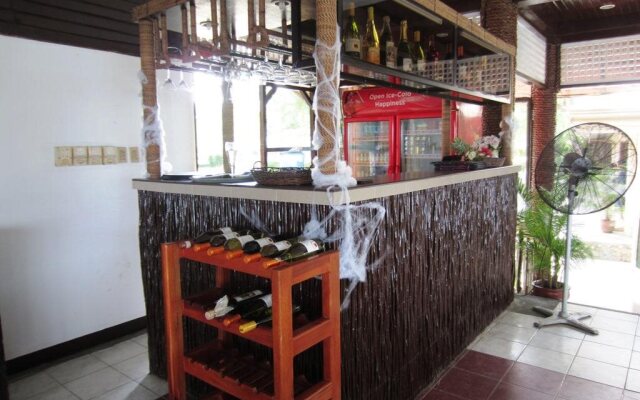 Estaca bay Garden Resort