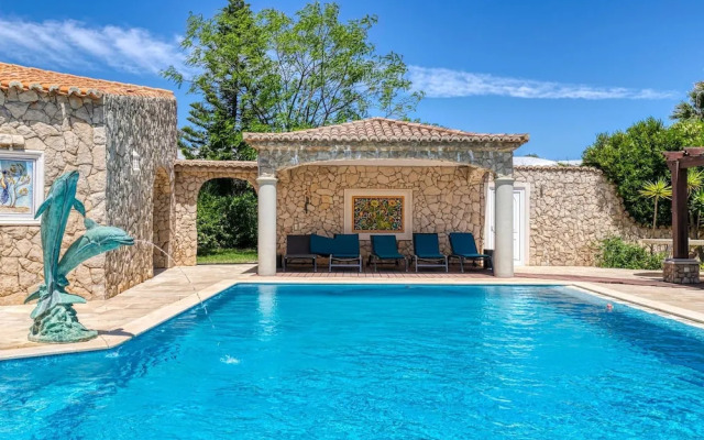 Golfinhos Magnificent Spacious 5 Bedroom Villa