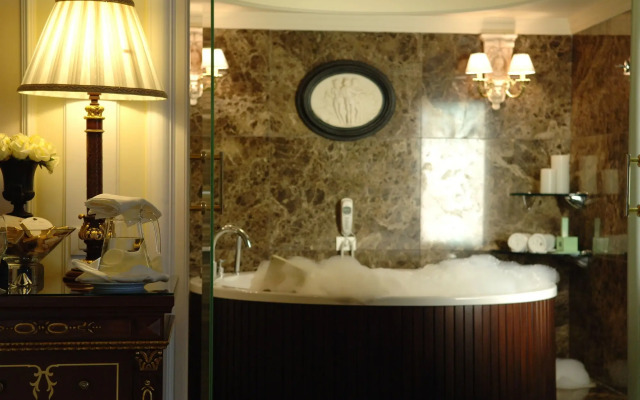 Regency Palace Hotel