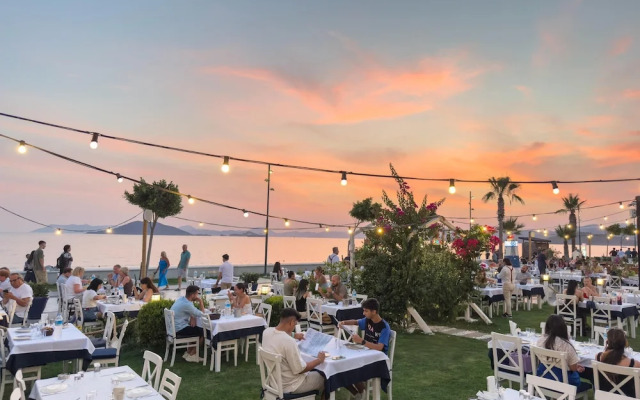 Uras Beach Hotel